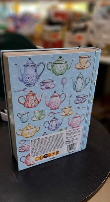 Луксозни бисквитки в метална кутия