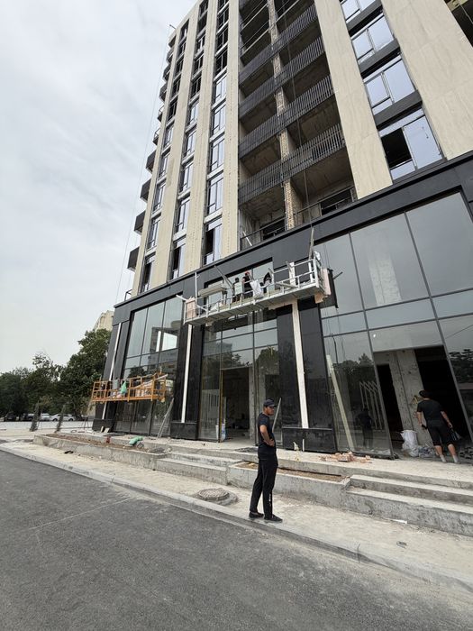 Продам в новом Ж/К продается 352 м2 не жилой помещения