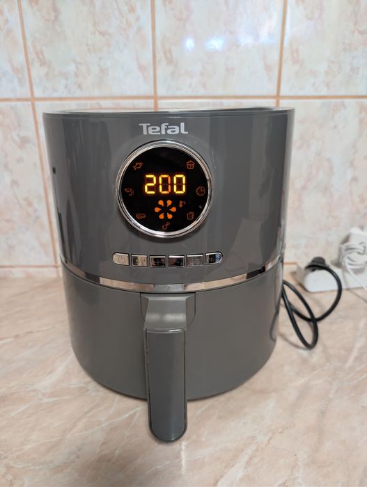 Vând airfryer Tefal