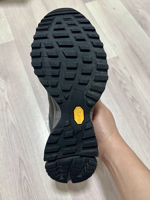 Продам кроссовки