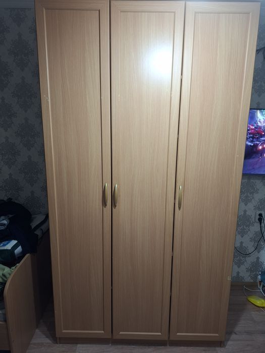 Срочно продам шкаф плательный,цена45тыс