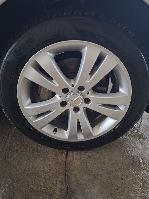 Комплекте диск от Мерседес.