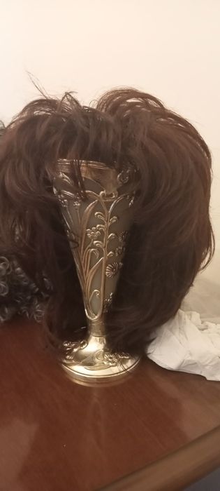 Vând peruci noi  cu eticheta