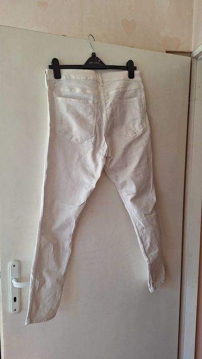 Бели дънки skinny