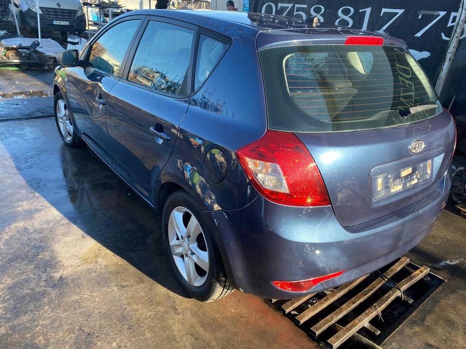 dezmembrez kia ceed 1.6 crdi cod motor D4FB/hayon kia ceed/capota kia