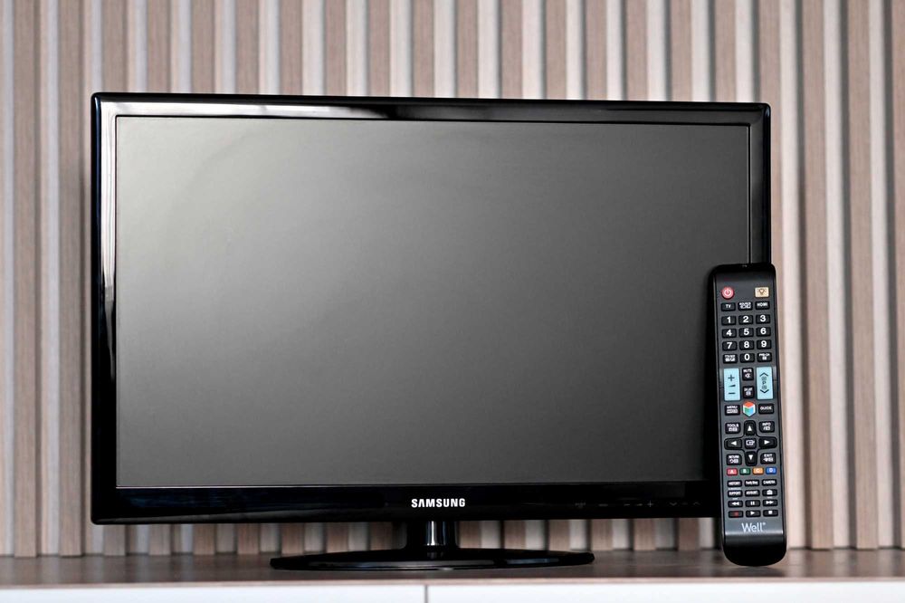 TV LED Samsung, 22" 55 cm, FullHD + gratuit suport perete - IMPECABIL
