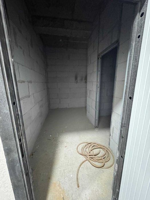 Срочно сотилади 77 м кв ли 2 хонали уй таийор кдастрли