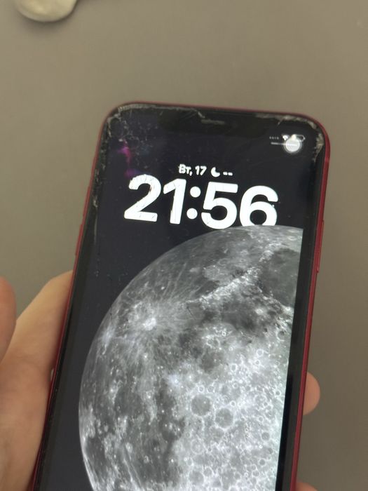 Iphone 11 красоного цвета