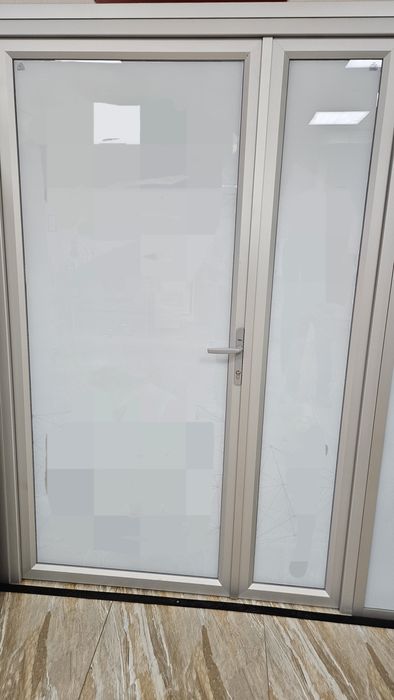 Двери металлические со стеклом