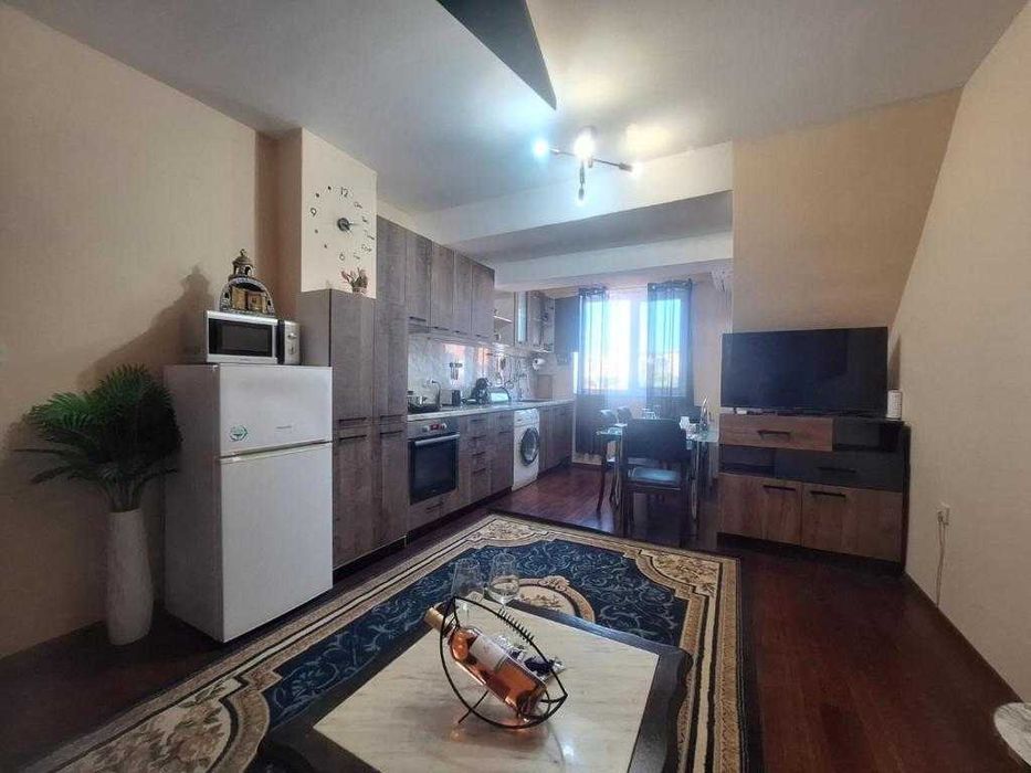 Дава се под наем Тристаен апартамент в Варна, Христо Ботев - 80 кв.м за 600 € - Снимка #2