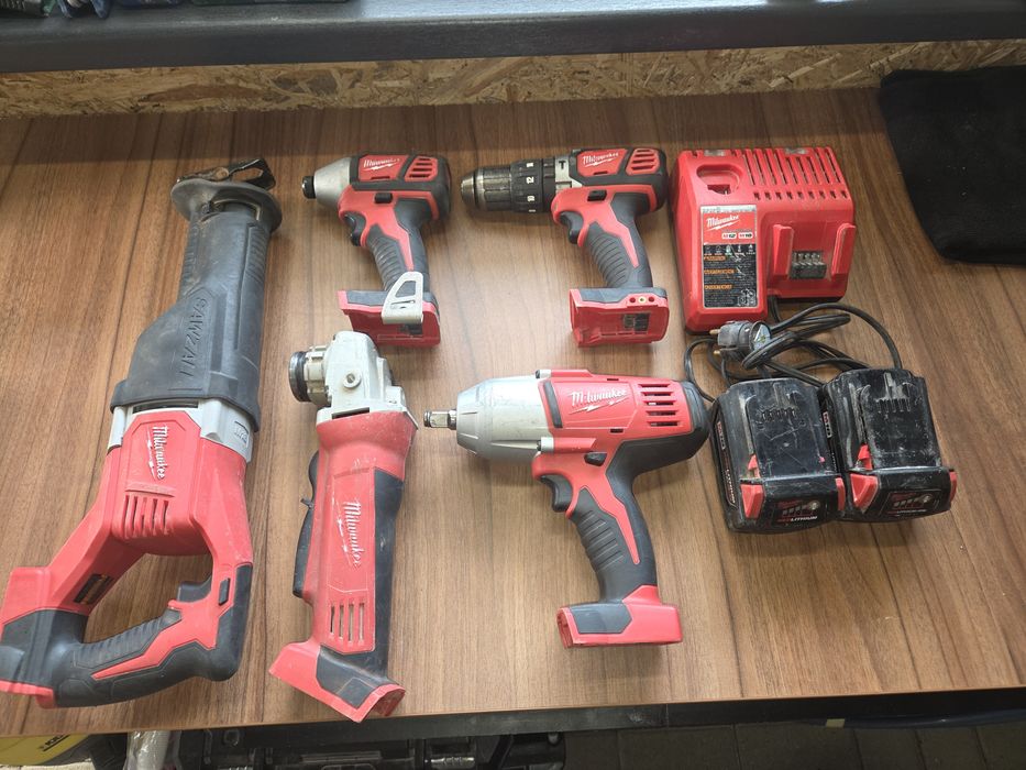 Set scule milwaukee 18 V