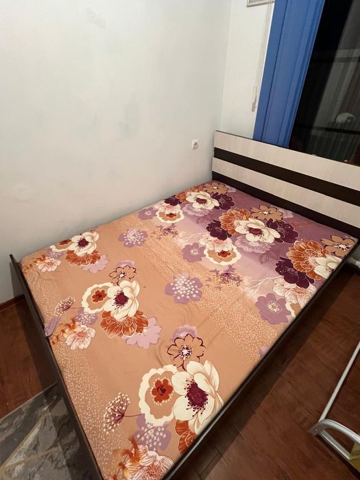 Двуспальная кровать