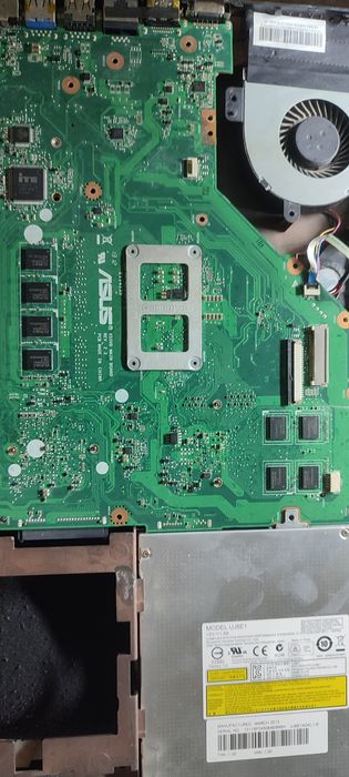 Материнскую плату ASUS