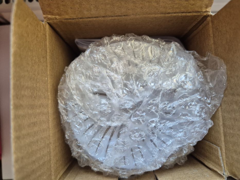 Boxă Bluetooth cu Lumini de Ambiantă și Efect de Lumânare Avon