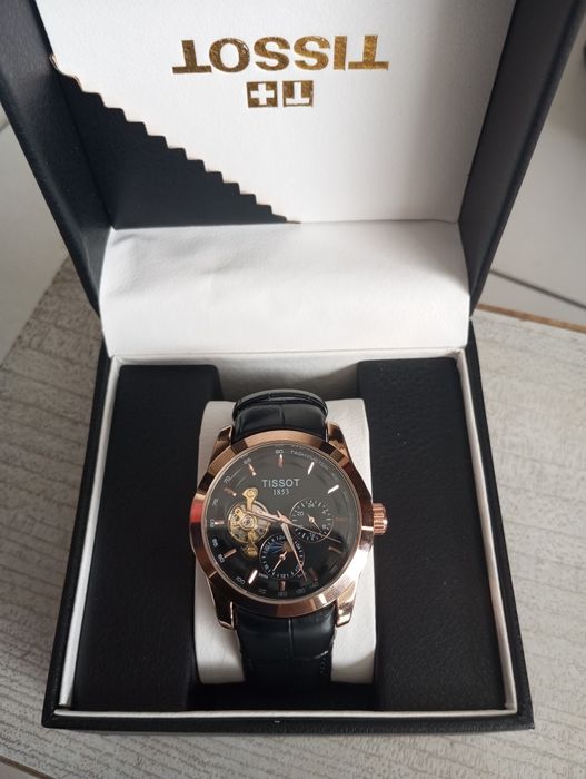 Продаются наручные механические мужские часы  TISSOT.