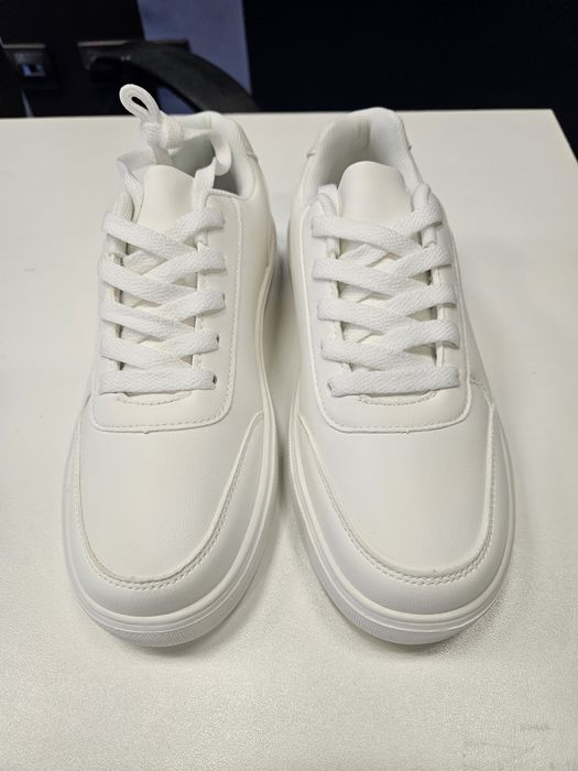 Дамски бели маратонки