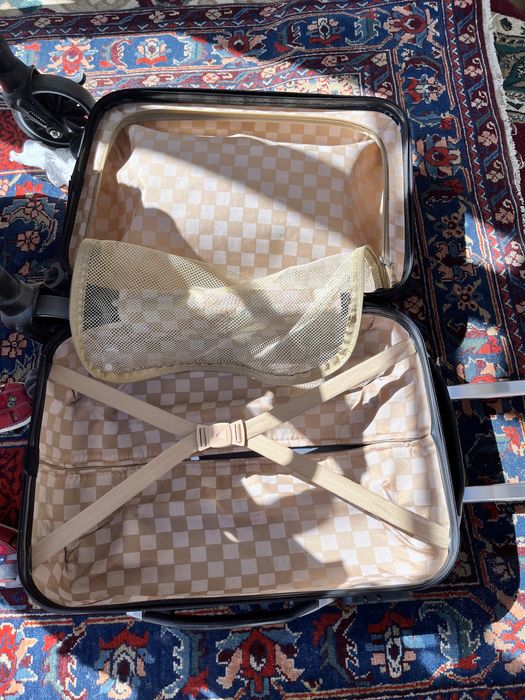 Чемодан сатылады!