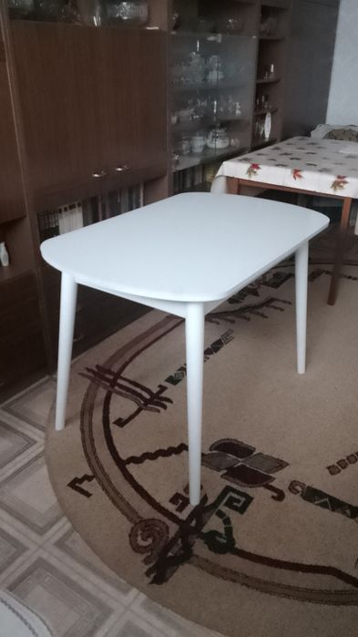 Столик обеденный