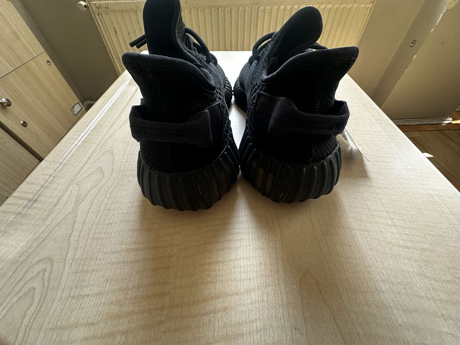 vînd yezzy noi cu eticheta, eunt foarte comozi.