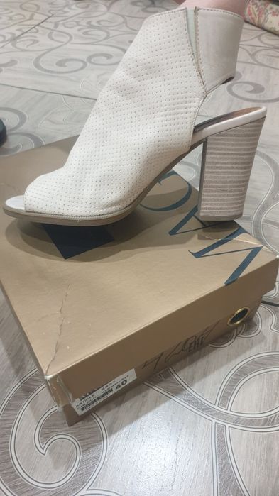 Продам женские босоножки