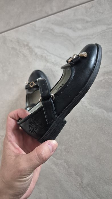 Продам детские туфли