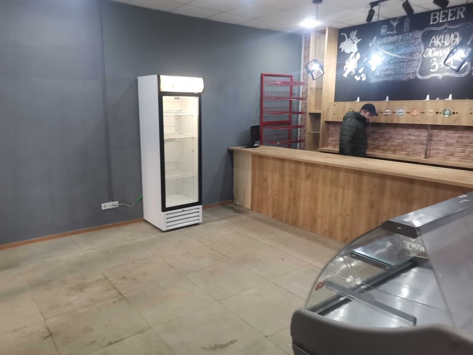 Холодильник под напитки.