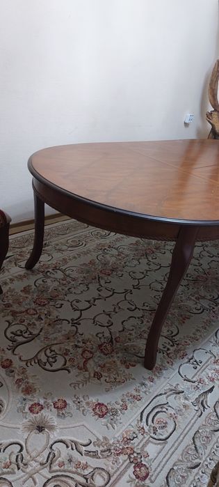 Продам стол овальный ( пр. Малайзия)
