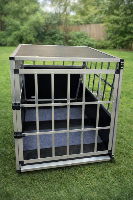 Продавам метална клетка за куче