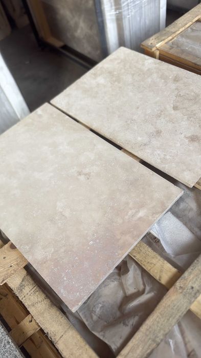 Plăci și lastre din piatră naturală – Marmură / Travertin / Granit