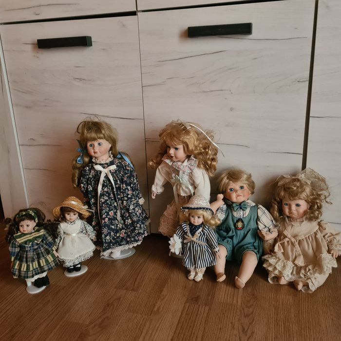 Vand două papusi superbe