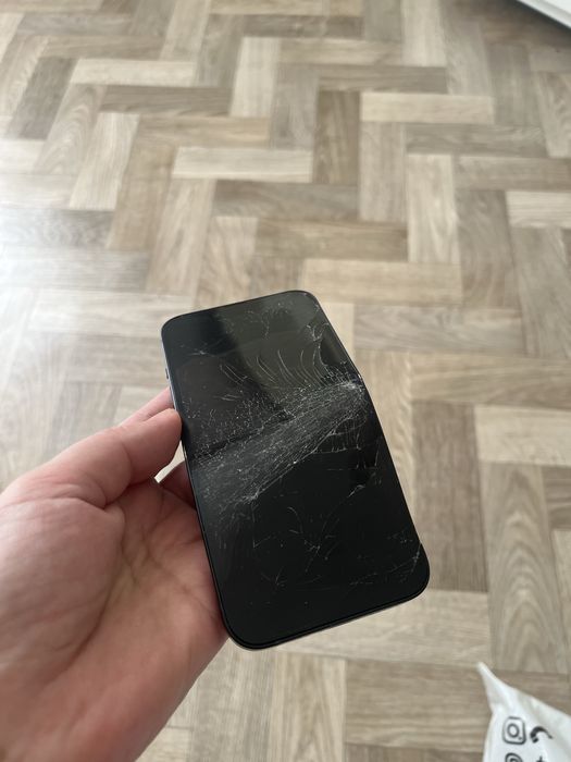 продам на запчасити 14 айфон