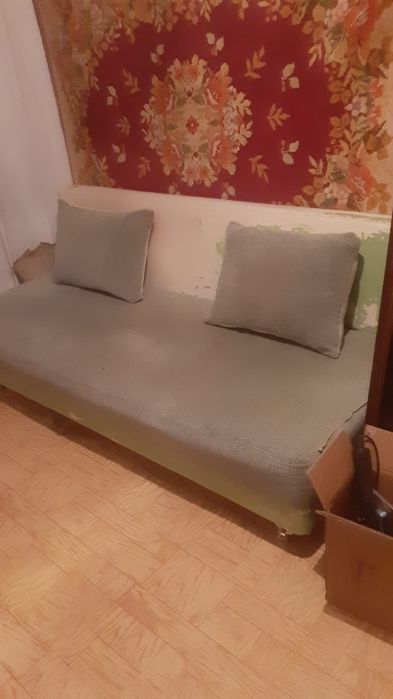 Удобный диван тахта