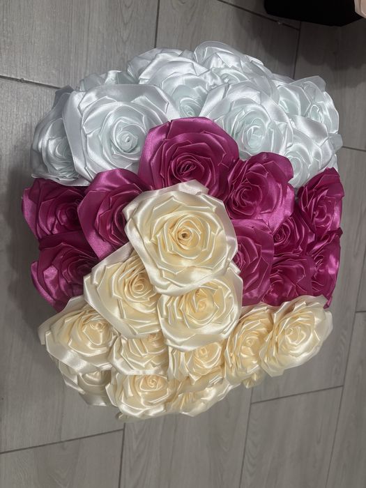 Buchete de trandafirii din satin