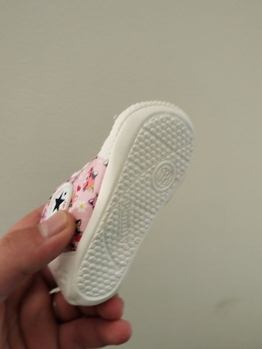 Обувки и пантафи за бебета