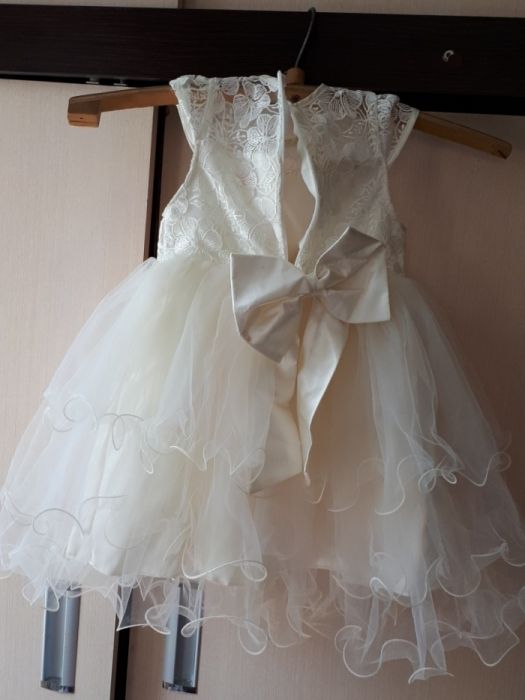 Платье для девочки , красивое , праздничное.