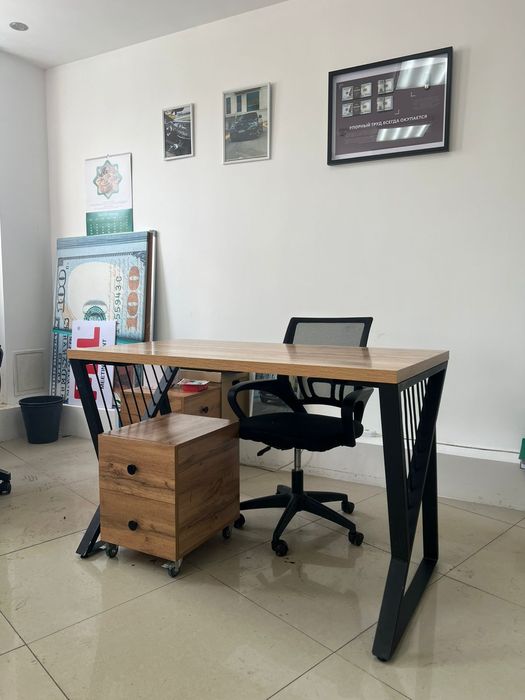 Отдам даром столы стулья