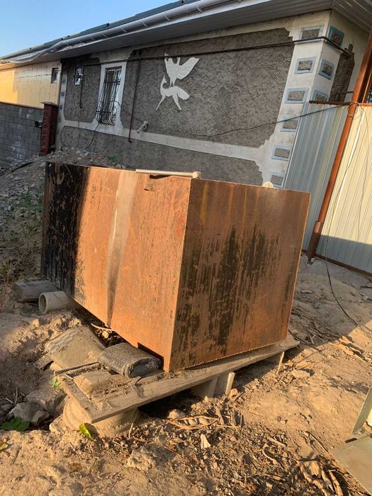 ПРОДАМ железную емкость 2 м3
