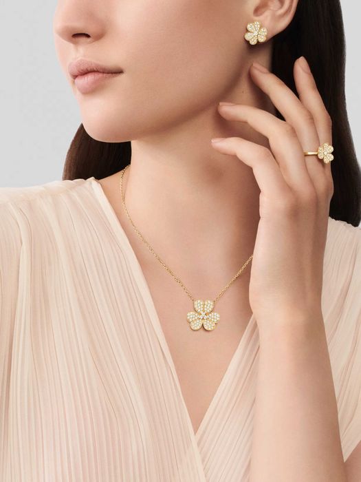 Дамско Колие на Van Cleef Arpels VCA Gold Frivole pendant, large model