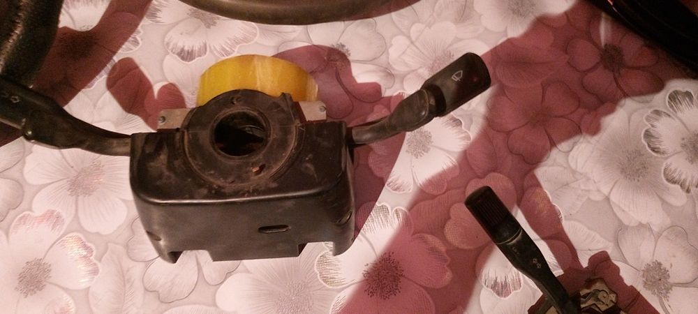 Продам рулевой переключатель на audi