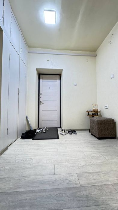 Продаётся 2х-комн квартира 2/3/4 кирпичный дом, 77 серия