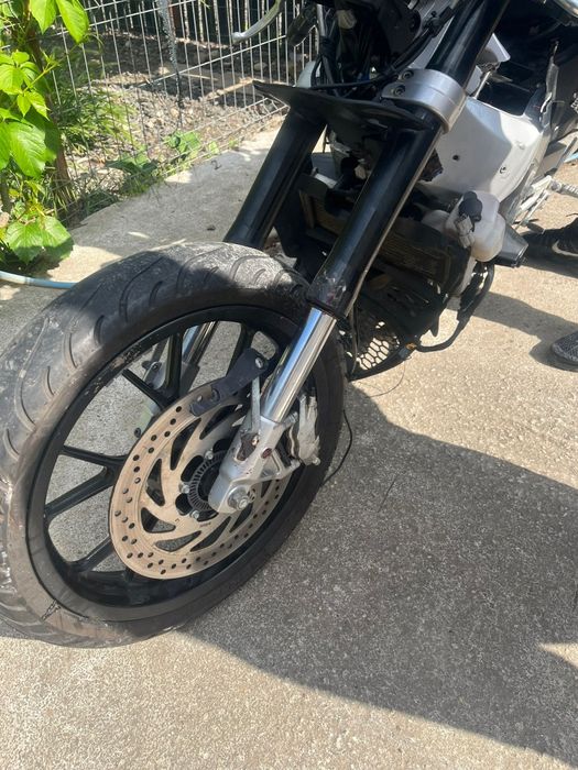 Vând motor Aprilia lovit