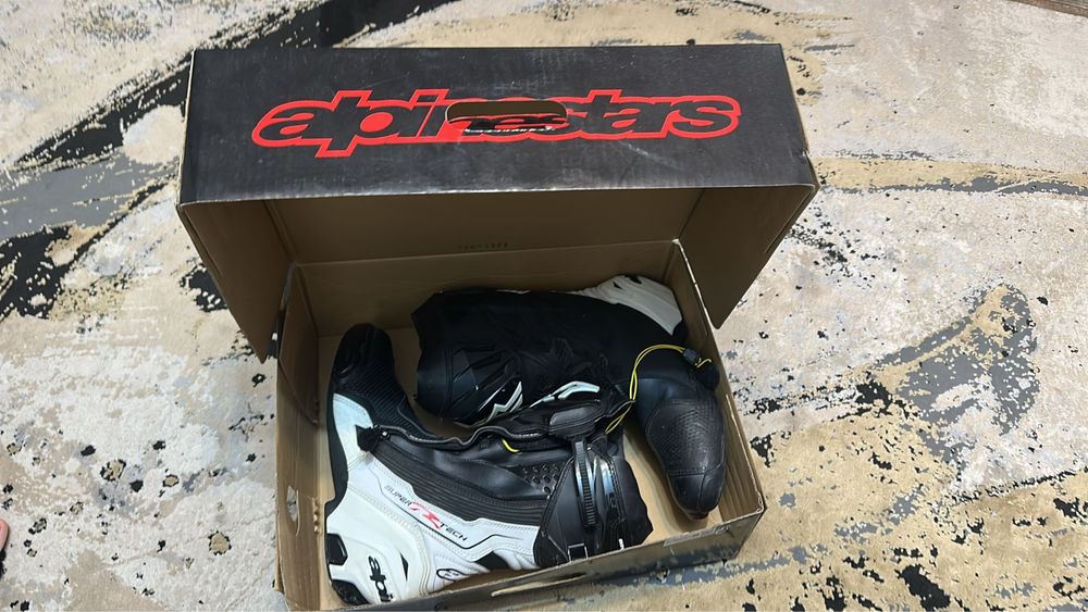 Alpinestars Supertech R Alb/Negru – stare foarte bună