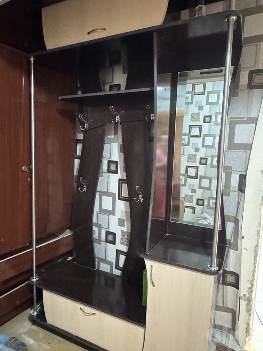 Продаётся трюмо для прихожей