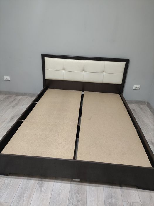 Кровать двуспальная