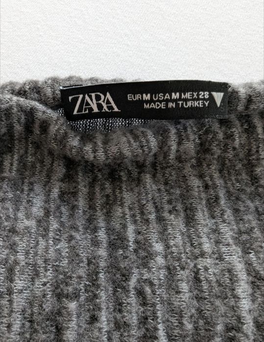 Rochie Zara midi, din tricot stretchy, lejeră, fără mâneci M