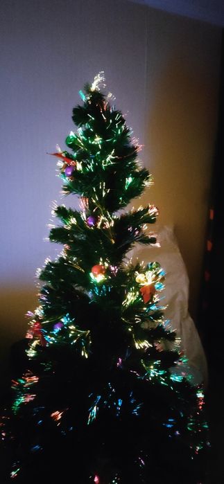 продам ёлку искусственную