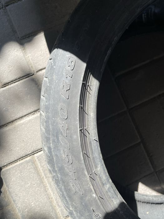 Продам резину 245/40/18
