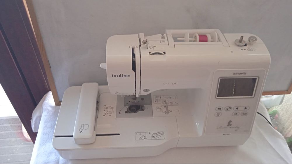 Mașină de brodat Brother Innov-is M240ED – stare foarte bună