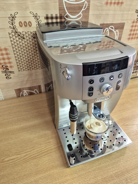 Expresor/Espressor Cafea DeLonghi Magnifica S Smart