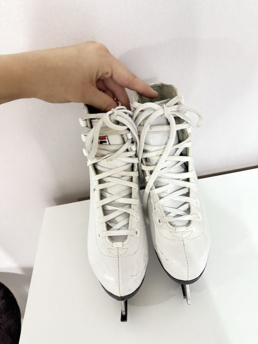 Коньки белого цвета, размер 29